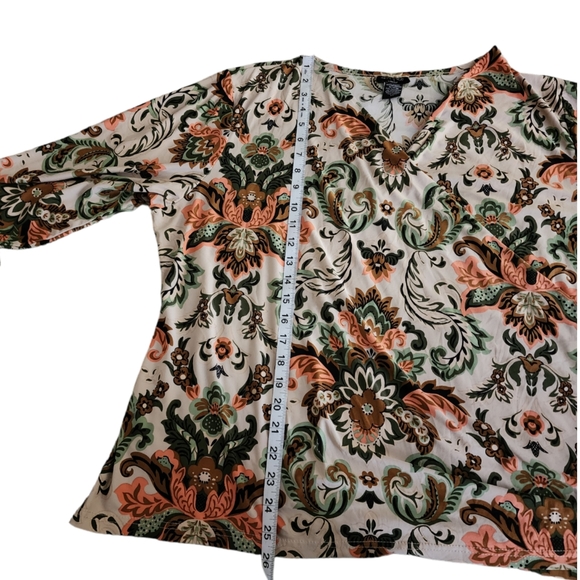 ATTYRE Woman 2X surplice gardencore top - Picture 8 of 8